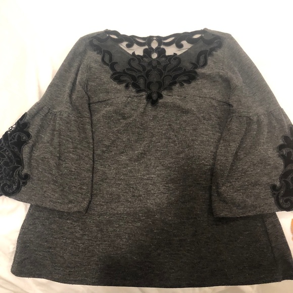 Classy lace top - Picture 2 of 5